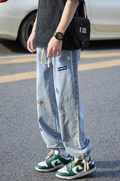 Ανδρικό τζιν casual με απλικέ