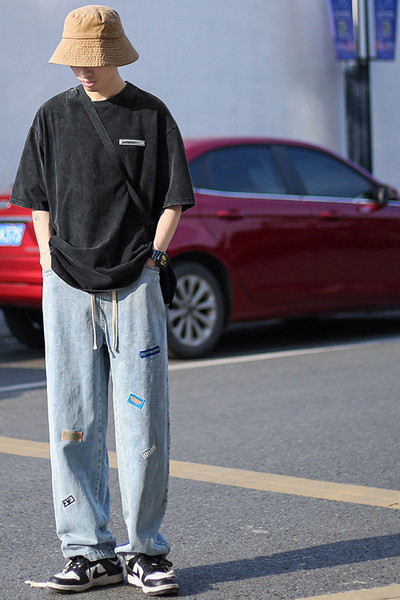 Ανδρικό τζιν casual με απλικέ