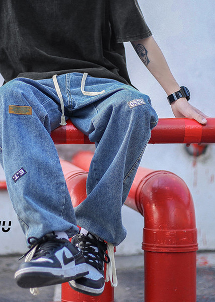 Ανδρικό τζιν casual με απλικέ