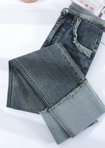 Praegused taskuga naiste teksad