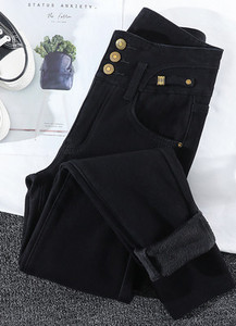 Ležerne ženske traperice - s visokim strukom i gumbima