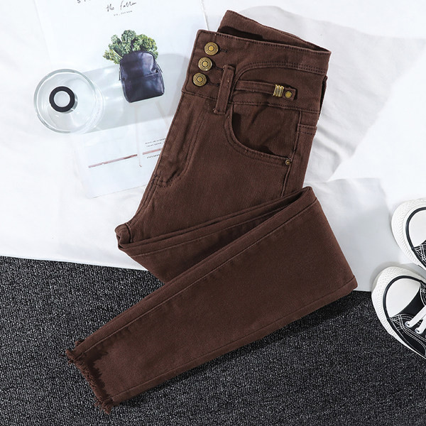 Ležerne ženske traperice - s visokim strukom i gumbima