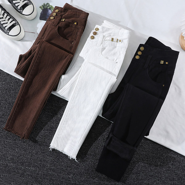 Ležerne ženske traperice - s visokim strukom i gumbima