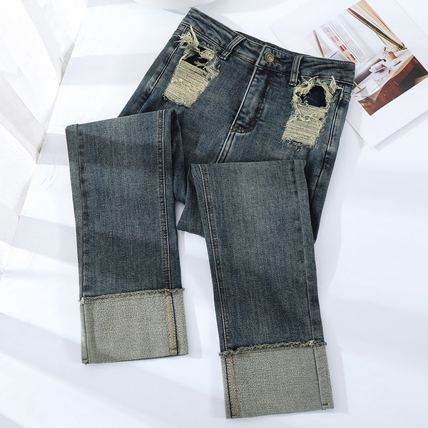 Ležerne ženske traperice s podstavom od flisa i poderanim elementima