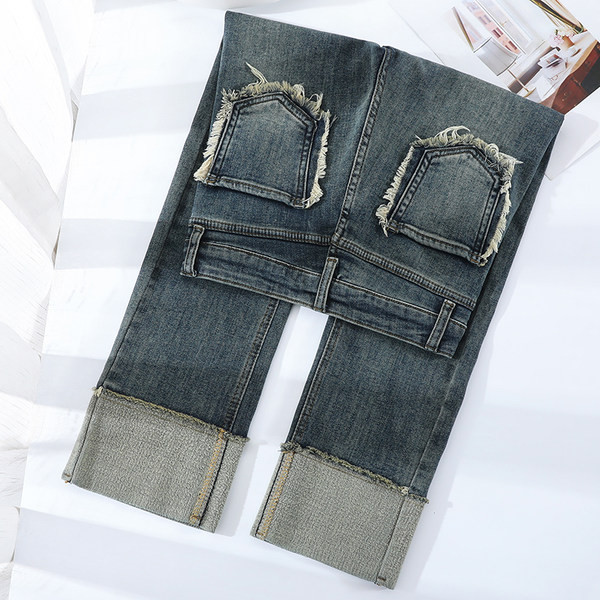 Ležerne ženske traperice s podstavom od flisa i poderanim elementima