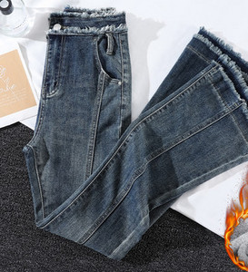 Γυναικείο τζιν με κούμπωμα με κουμπί