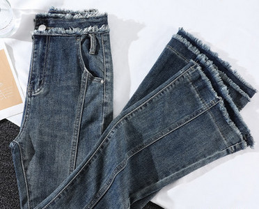 Γυναικείο τζιν με κούμπωμα με κουμπί