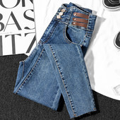 Nahkelementidega naiste teksad