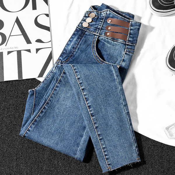 Nahkelementidega naiste teksad