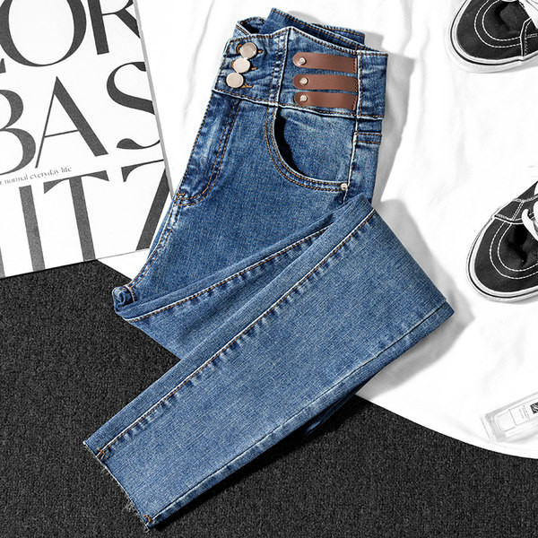 Nahkelementidega naiste teksad