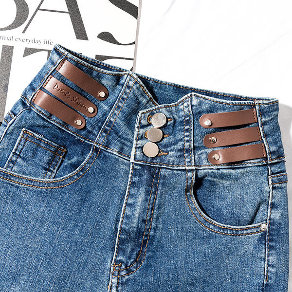 Nahkelementidega naiste teksad