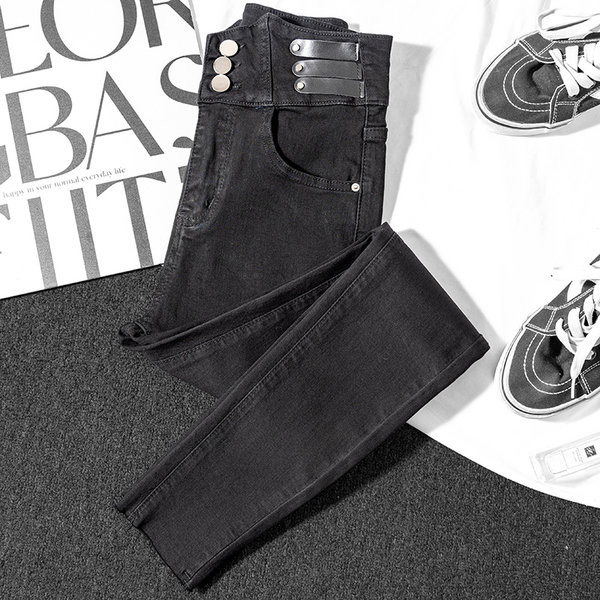 Nahkelementidega naiste teksad