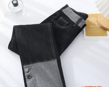 Μοντέρνο γυναικείο τζιν με ψηλόμεσο - μαύρο και μπλε χρώμα