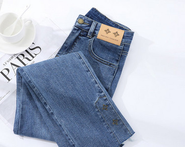 Stiilsed naiste teksad - tikandiga