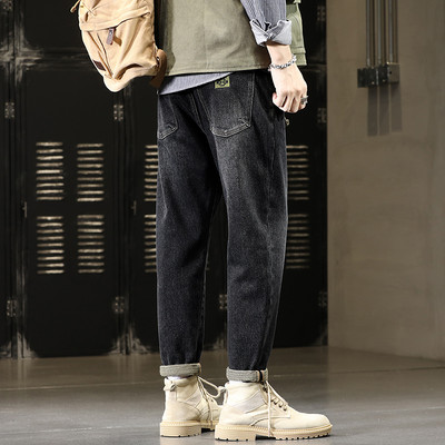 Ležerne muške traperice ravnih nogavica s logotipom i džepom