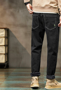 Ανδρικό τζιν σε σκούρο χρώμα - με τσέπη