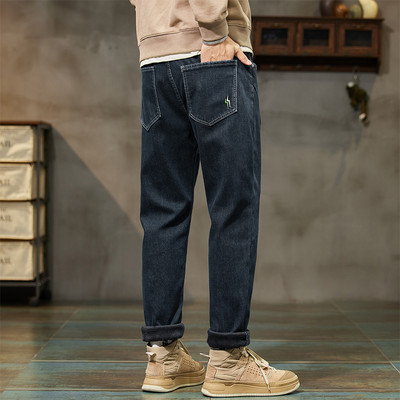 Ανδρικό τζιν σε σκούρο χρώμα - με τσέπη