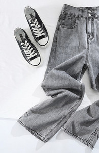 Ανδρικό τζιν - με τσέπη και κουμπιά