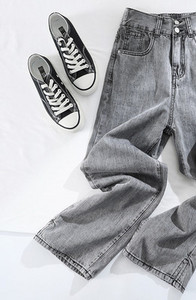 Ανδρικό τζιν - με τσέπη και κουμπιά