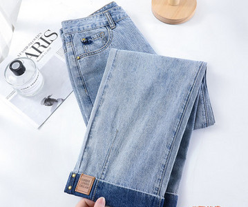 Γυναικείο τζιν - καθαρό μοντέλο