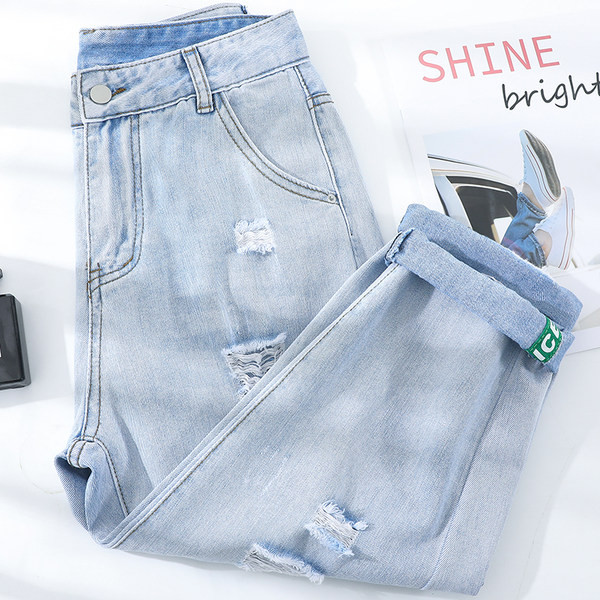 Ženske ležerne traperice s poderanim uzorcima