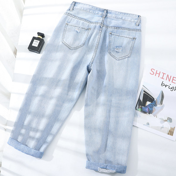 Ženske ležerne traperice s poderanim uzorcima