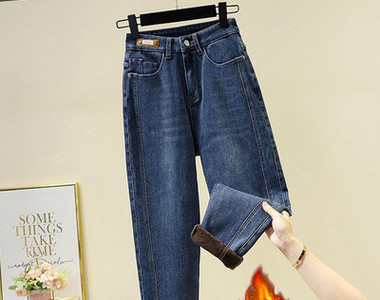 Γυναικείο τζιν με ψηλή μέση και ζεστή φόδρα - με έμβλημα