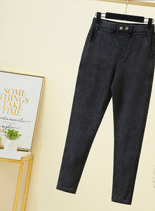 Jesensko-zimske ženske traperice s toplom postavom i visokim strukom