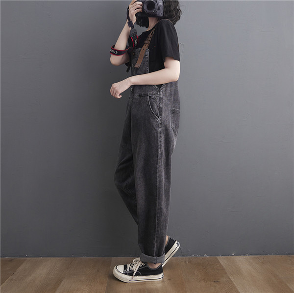 Ležeran ženski kombinezon - na gumbe