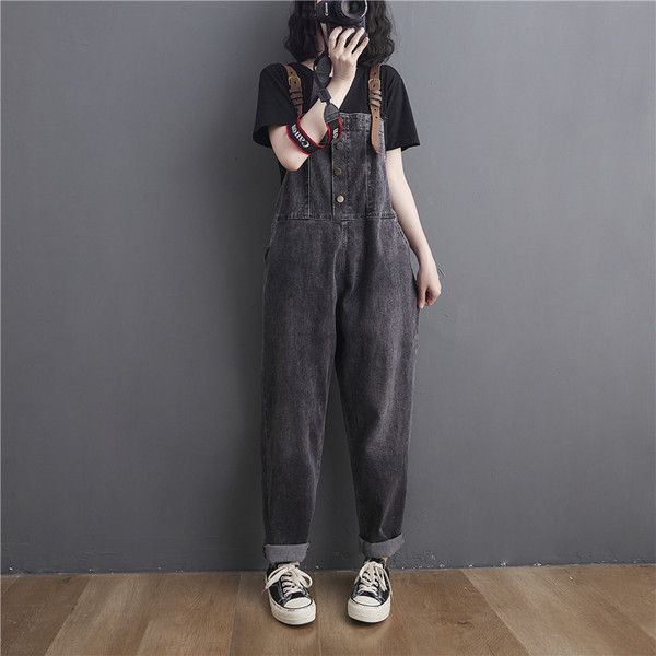 Ležeran ženski kombinezon - na gumbe