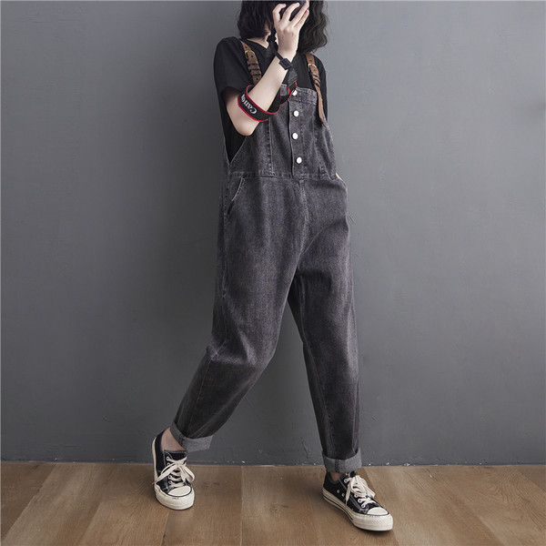 Ležeran ženski kombinezon - na gumbe