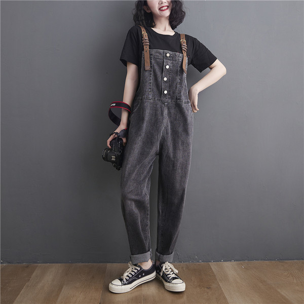 Ležeran ženski kombinezon - na gumbe