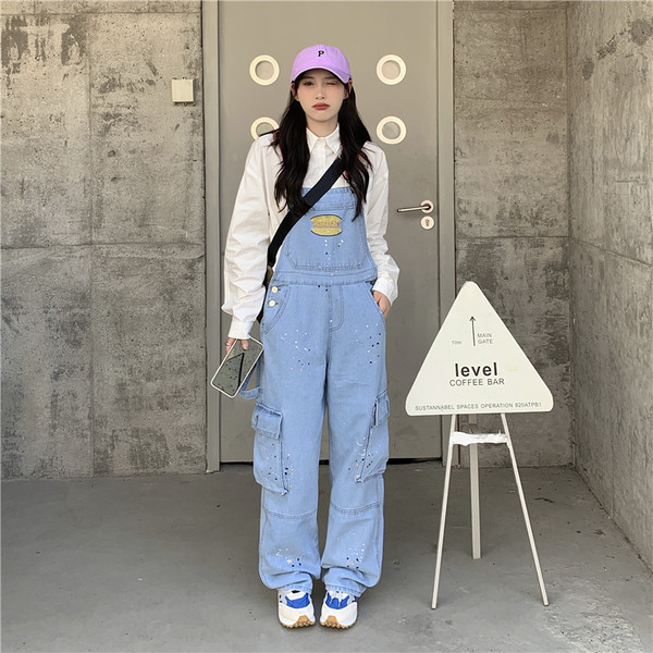 Tasuta mustriga naiste logoga kombinesoon