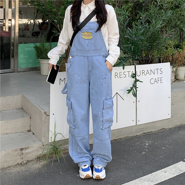 Tasuta mustriga naiste logoga kombinesoon