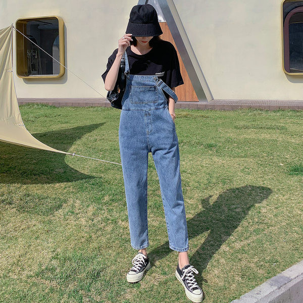 Rihmade ja taskuga naiste kombinesoon