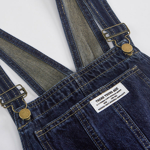 Ženski kombinezon ravni model na gumbe