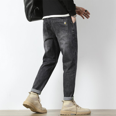 Novi model muških traperica sa džepovima u crnoj i sivoj boji