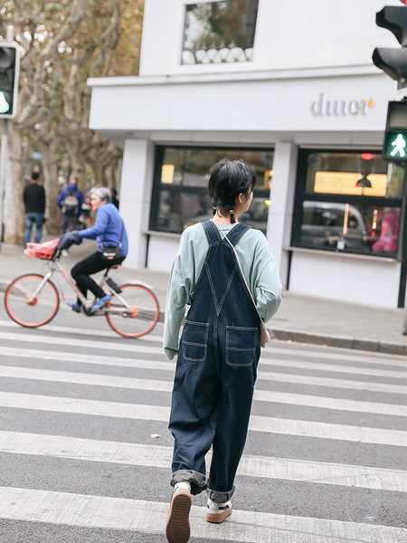 Ženski kombinezon s vezom