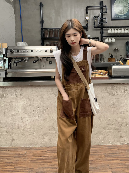 Γυναικεία ολόσωμη φόρμα - με τσέπη και κουμπιά