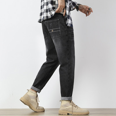 Meeste retromudeli taskuga teksad