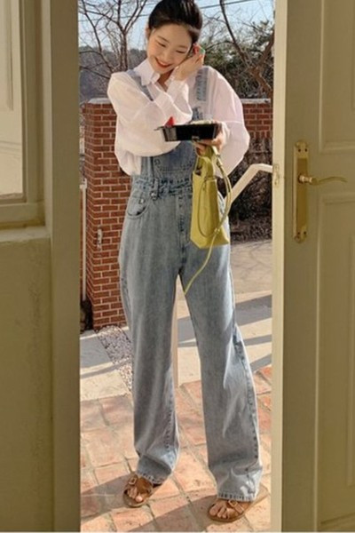 Avar naiste kombinesoon trükise ja taskuga