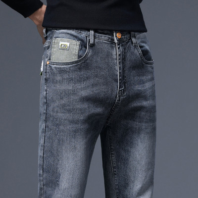 Ανδρικό τζιν με απλικέ