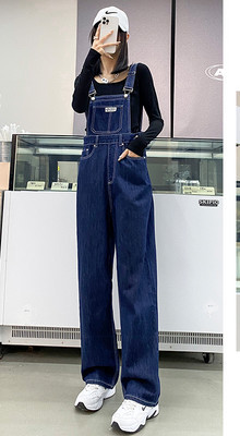 Női farmer jumpsuit egyenes modell felirattal és gombokkal