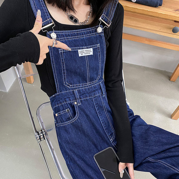 Γυναικεία τζιν φόρμα ίσια με επιγραφή και κουμπιά