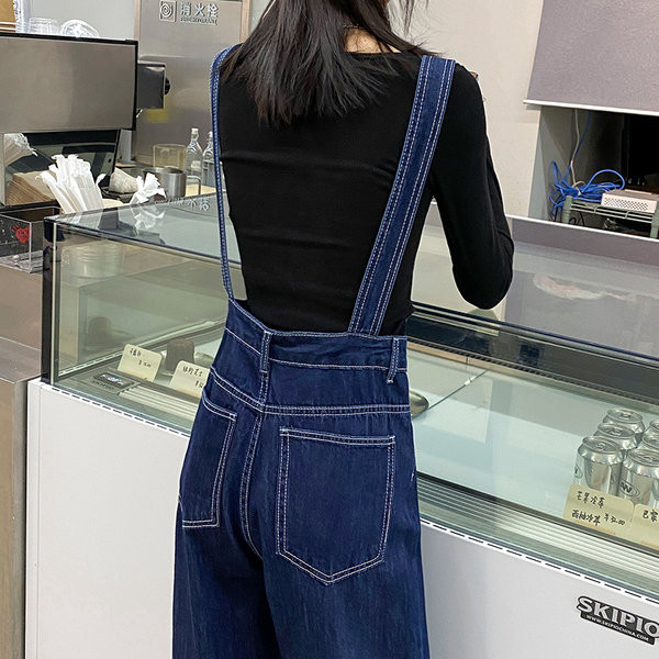 Γυναικεία τζιν φόρμα ίσια με επιγραφή και κουμπιά