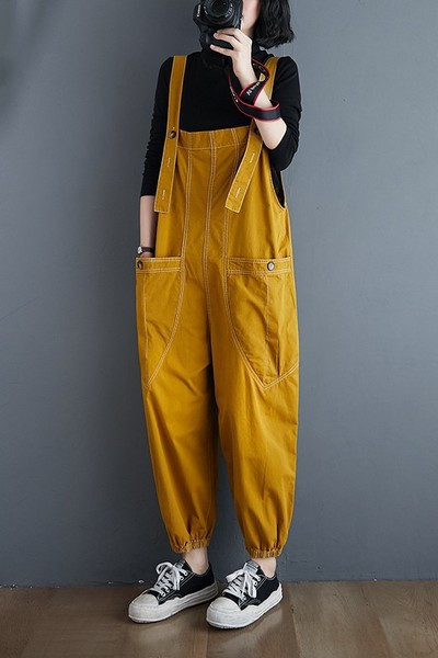 Ženski jednobojni kombinezon s džepom