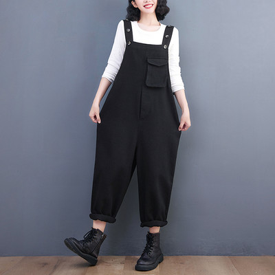 Γυναικεία ολόσωμη φόρμα με κουμπιά