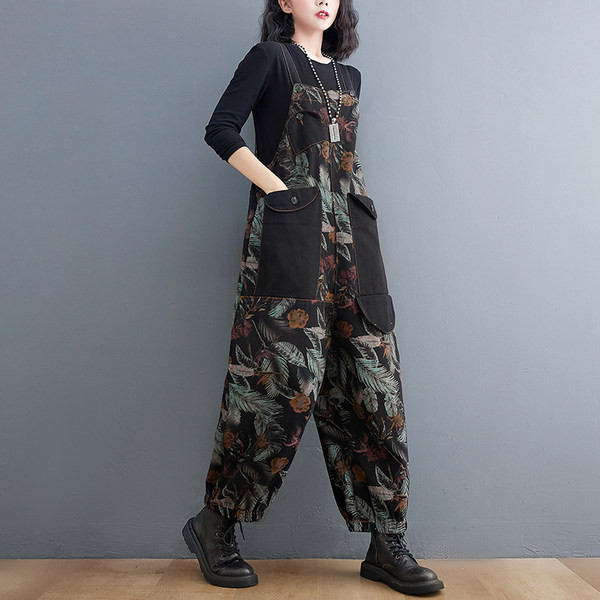 Μοντέρνα γυναικεία φαρδιά φόρμα με φλοράλ μοτίβα