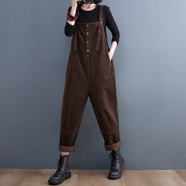 Naiste vabaaja kombinesoon taskute ja nööpidega