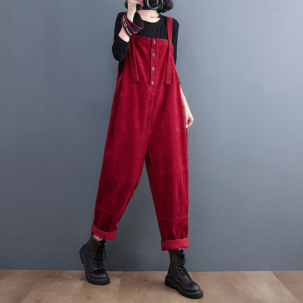 Naiste vabaaja kombinesoon taskute ja nööpidega